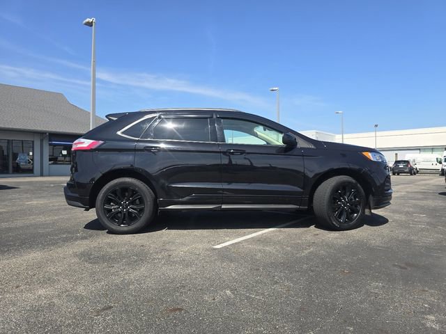 Certified 2022 Ford Edge SE w/ Black Appearance Package AWD/4WD image 16