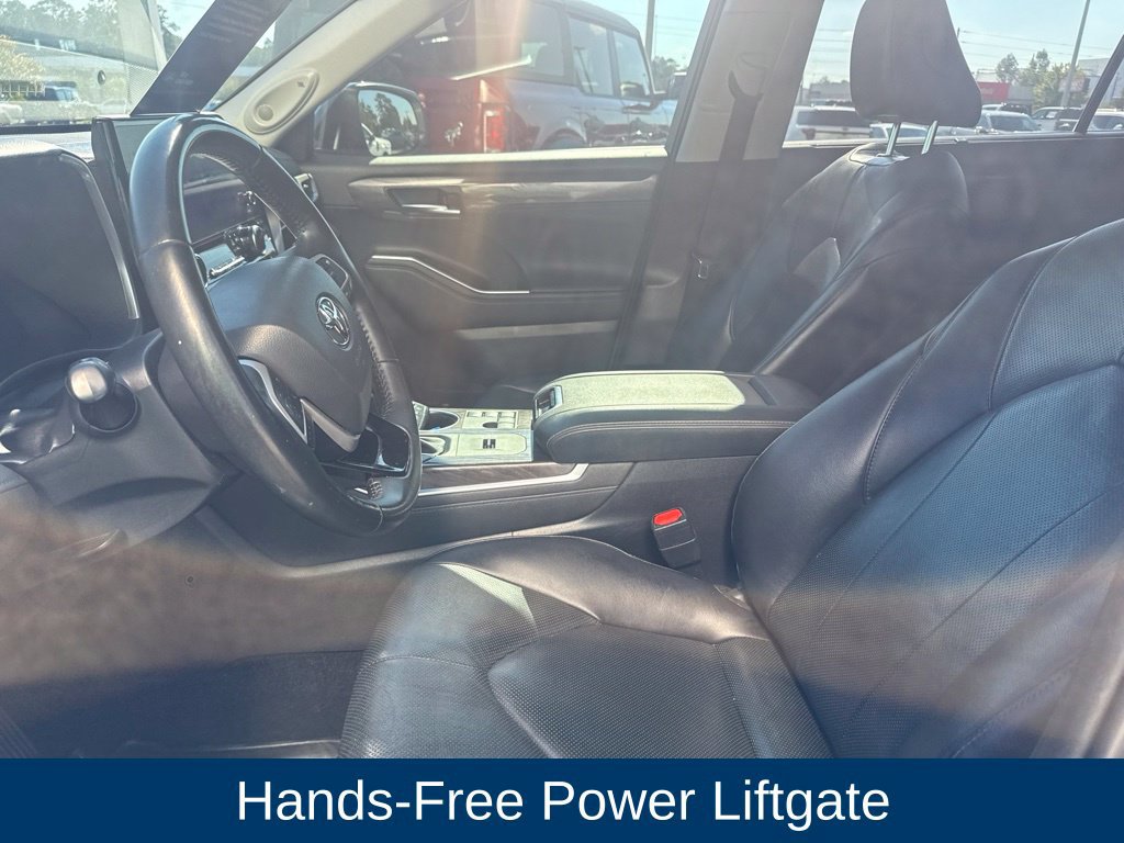 Used 2023 Toyota Highlander Limited FWD image 13