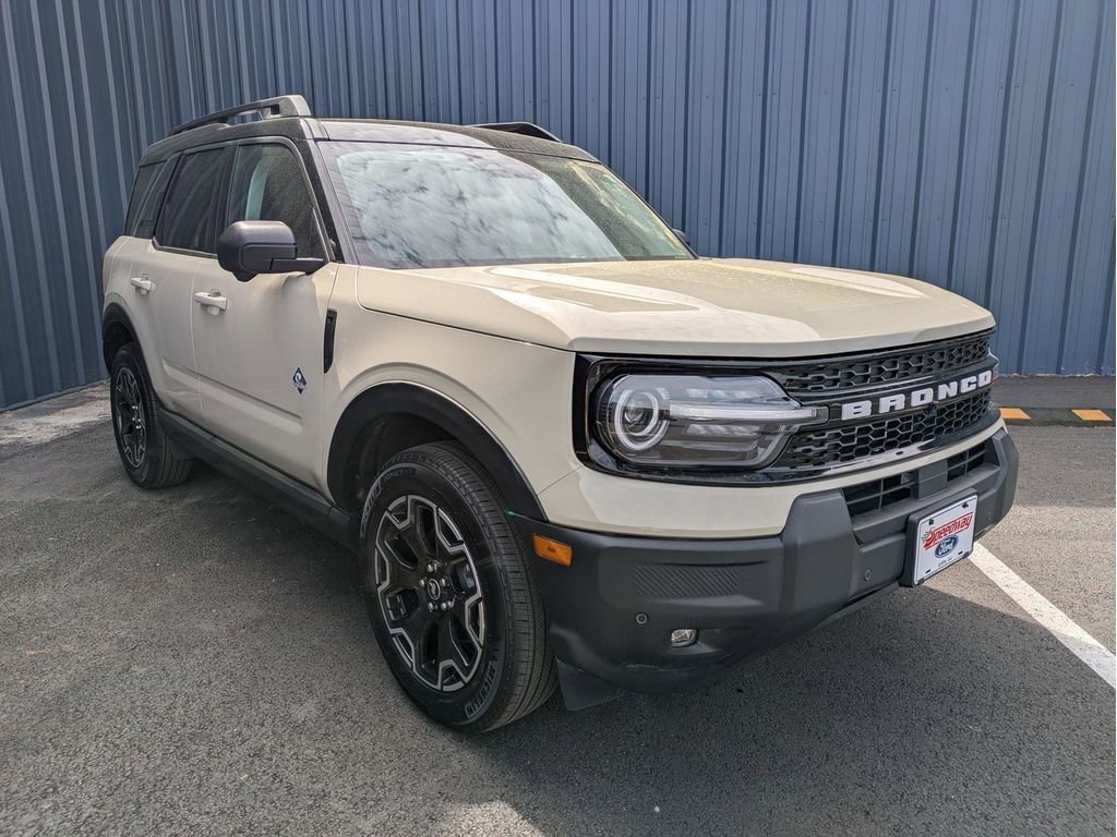 Certified 2025 Ford Bronco Sport Outer Banks w/ Outer Banks Tech Package+ AWD/4WD image 4