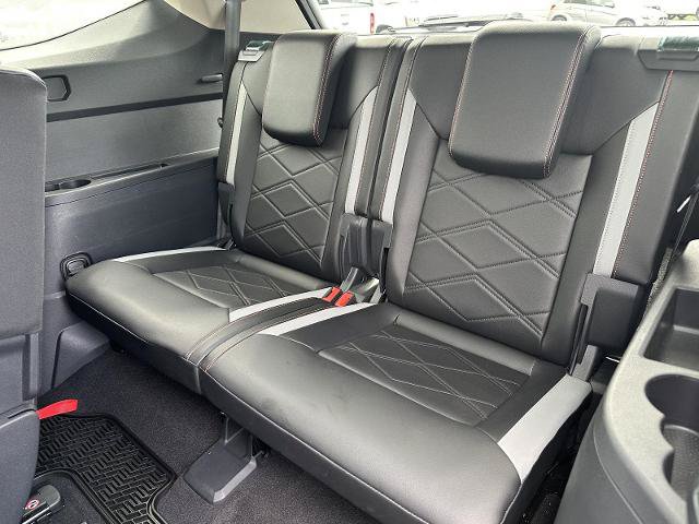 Used 2024 Volkswagen Atlas Peak Edition SE AWD/4WD image 18