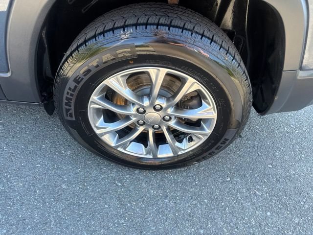 Used 2020 Jeep Cherokee Latitude Plus w/ Cold Weather Group AWD/4WD image 10