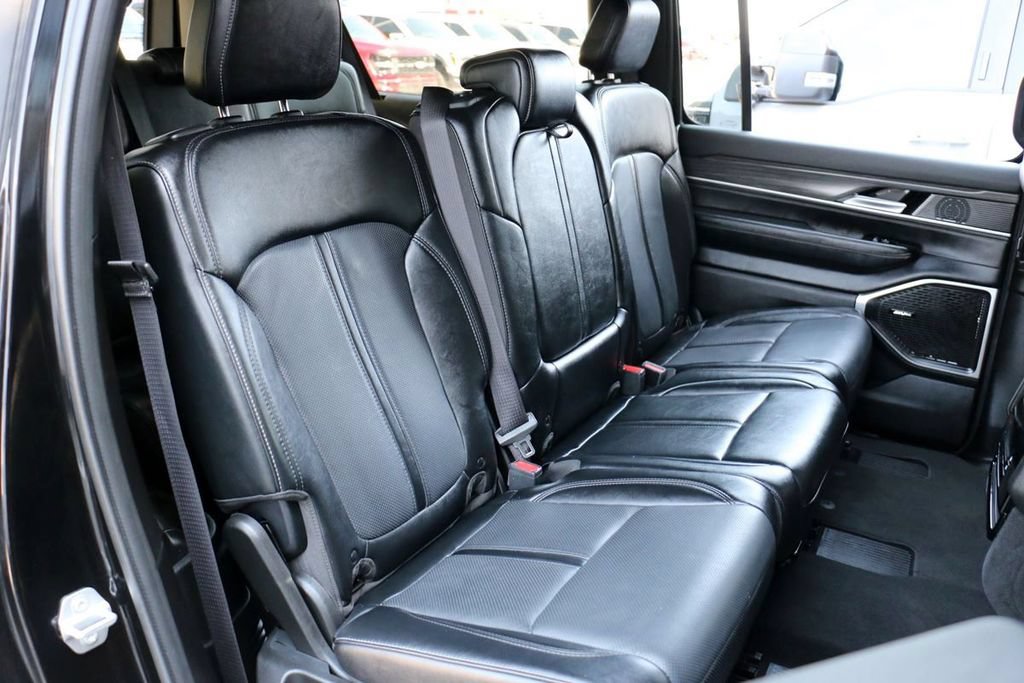 Used 2024 Jeep Wagoneer L Series II w/ Flexible Seating Group AWD/4WD image 31