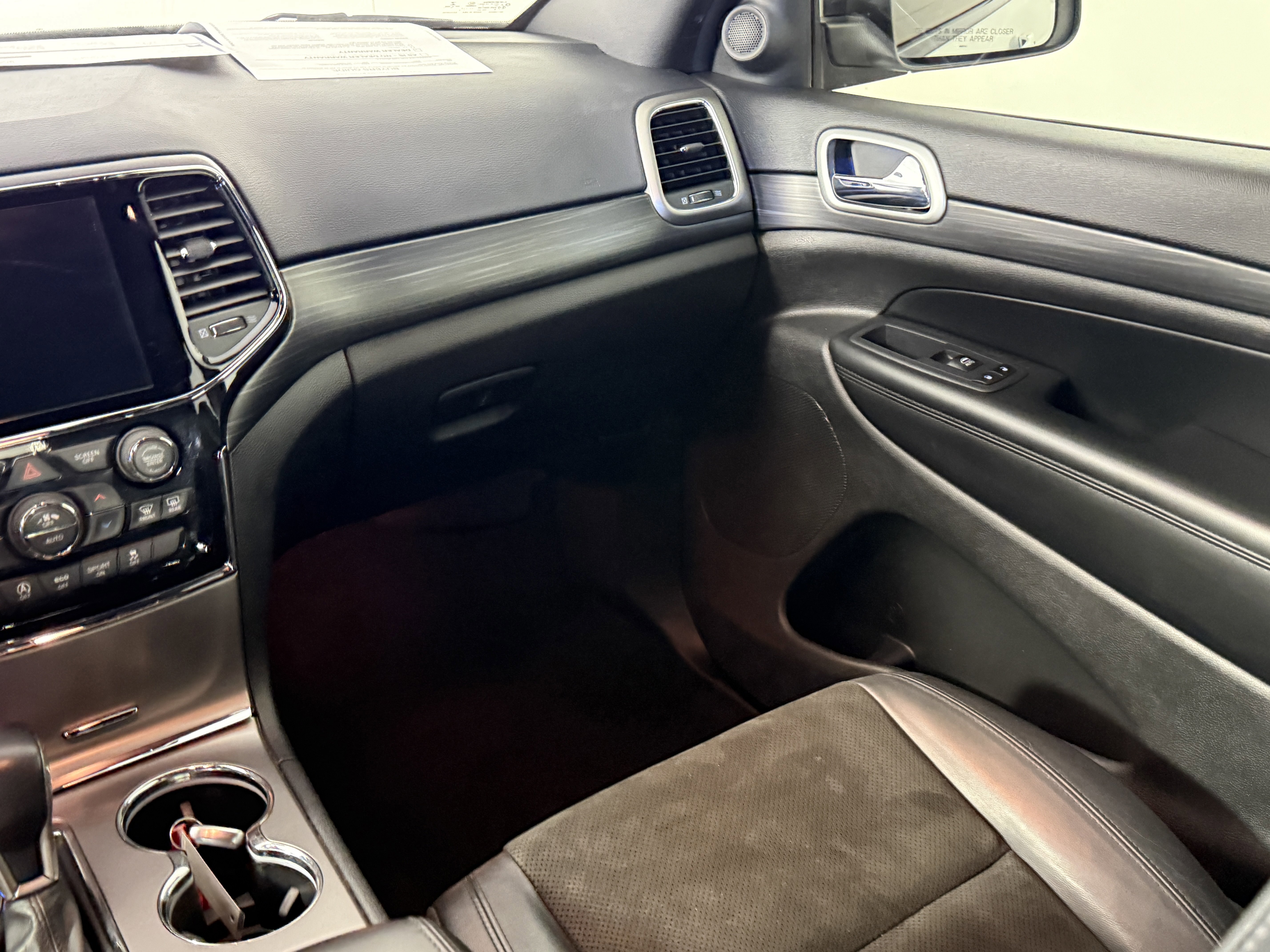 Used 2020 Jeep Grand Cherokee Altitude image 13