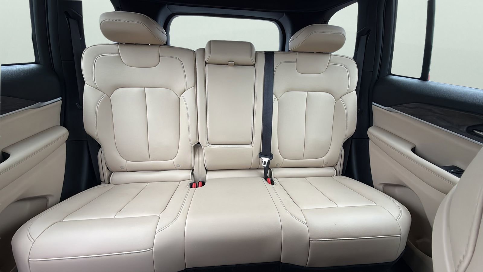 Used 2023 Jeep Grand Cherokee Limited RWD image 25