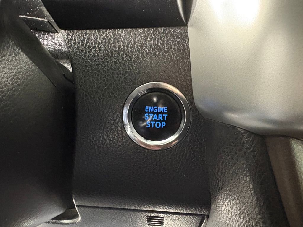 Used 2017 Toyota Highlander XLE image 22