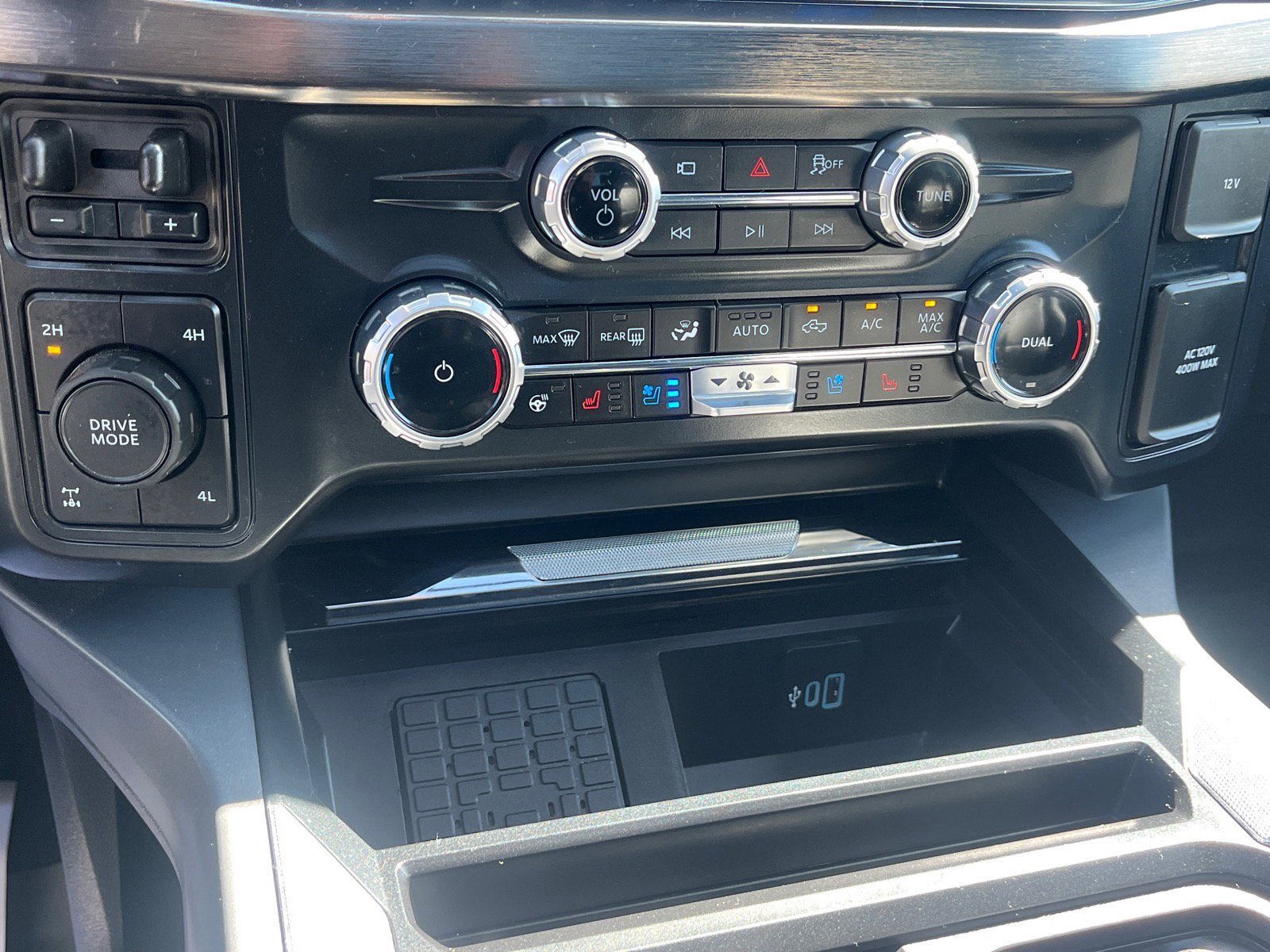 Certified 2025 Ford F350 Lariat w/ Lariat Ultimate Package AWD/4WD image 15