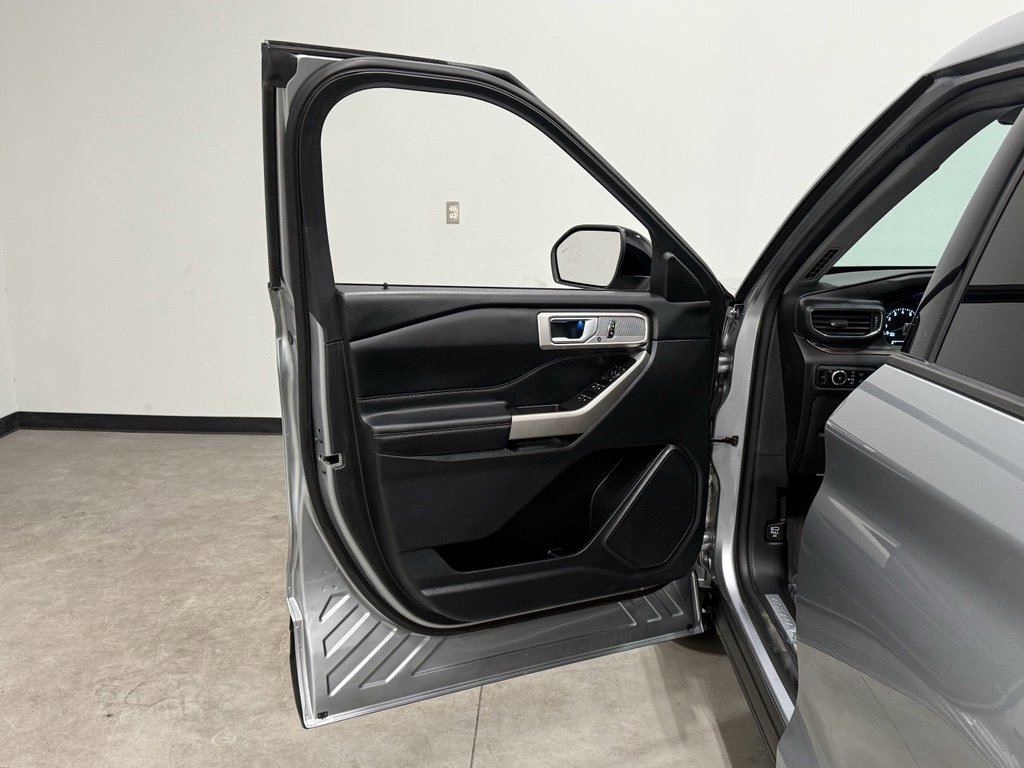 Certified 2024 Ford Explorer Limited image 9