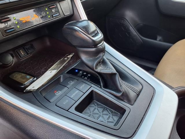 Used 2020 Toyota RAV4 Limited image 22