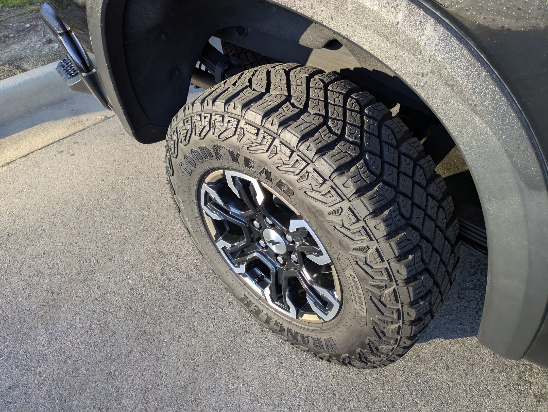 Used 2024 Chevrolet Silverado 1500 ZR2 w/ Technology Package image 40