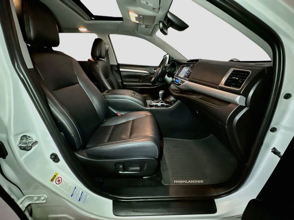 Used 2019 Toyota Highlander XLE image 39
