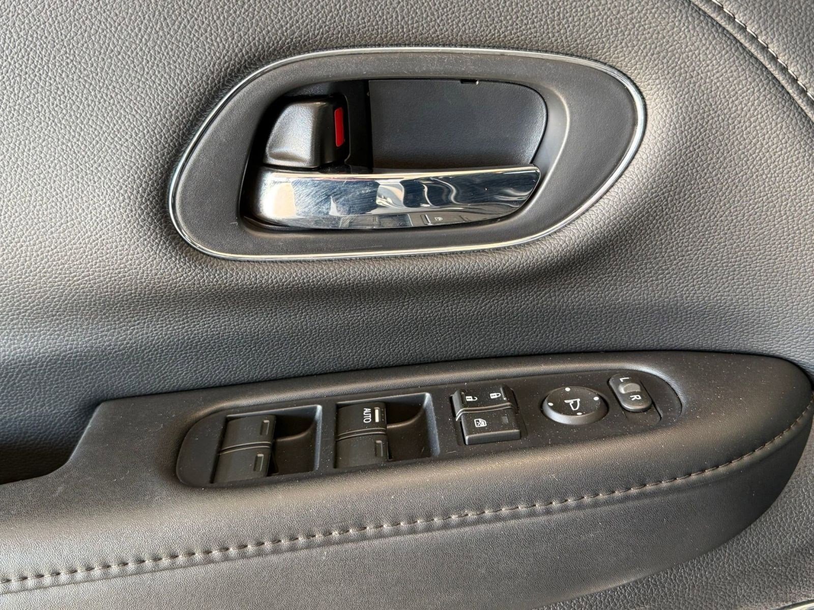 Used 2020 Honda HR-V Touring image 13