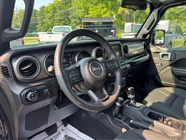 Used 2023 Jeep Gladiator Sport AWD/4WD image 16