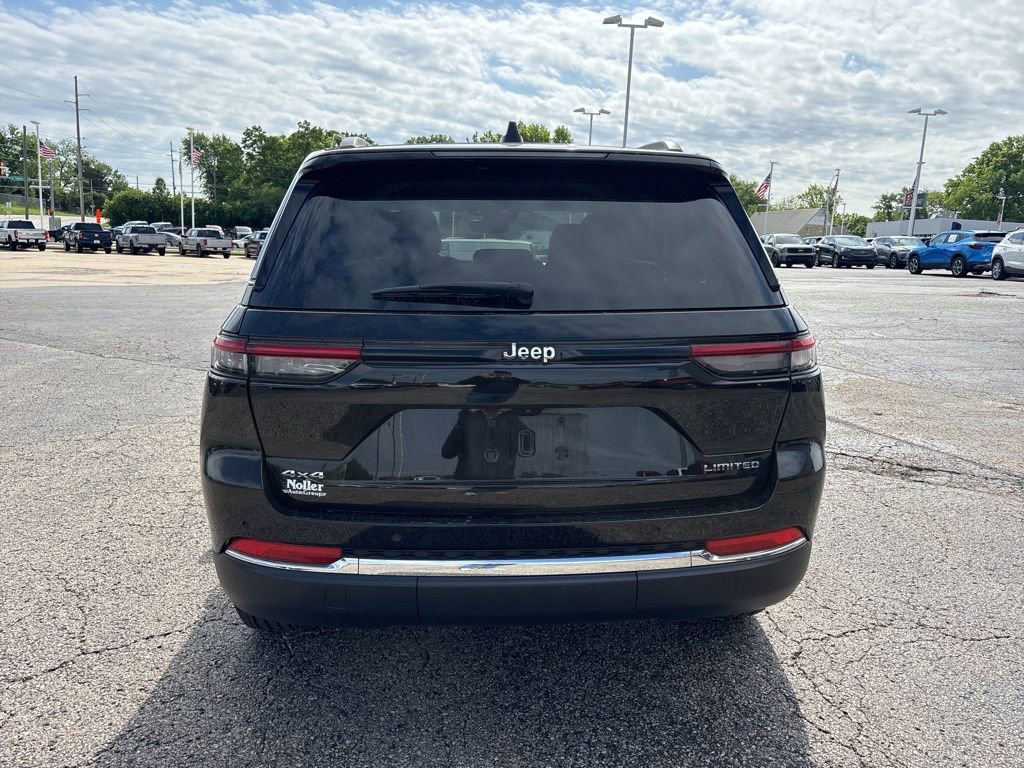Used 2023 Jeep Grand Cherokee Limited w/ Trailer Tow Prep Group (B) AWD/4WD image 6