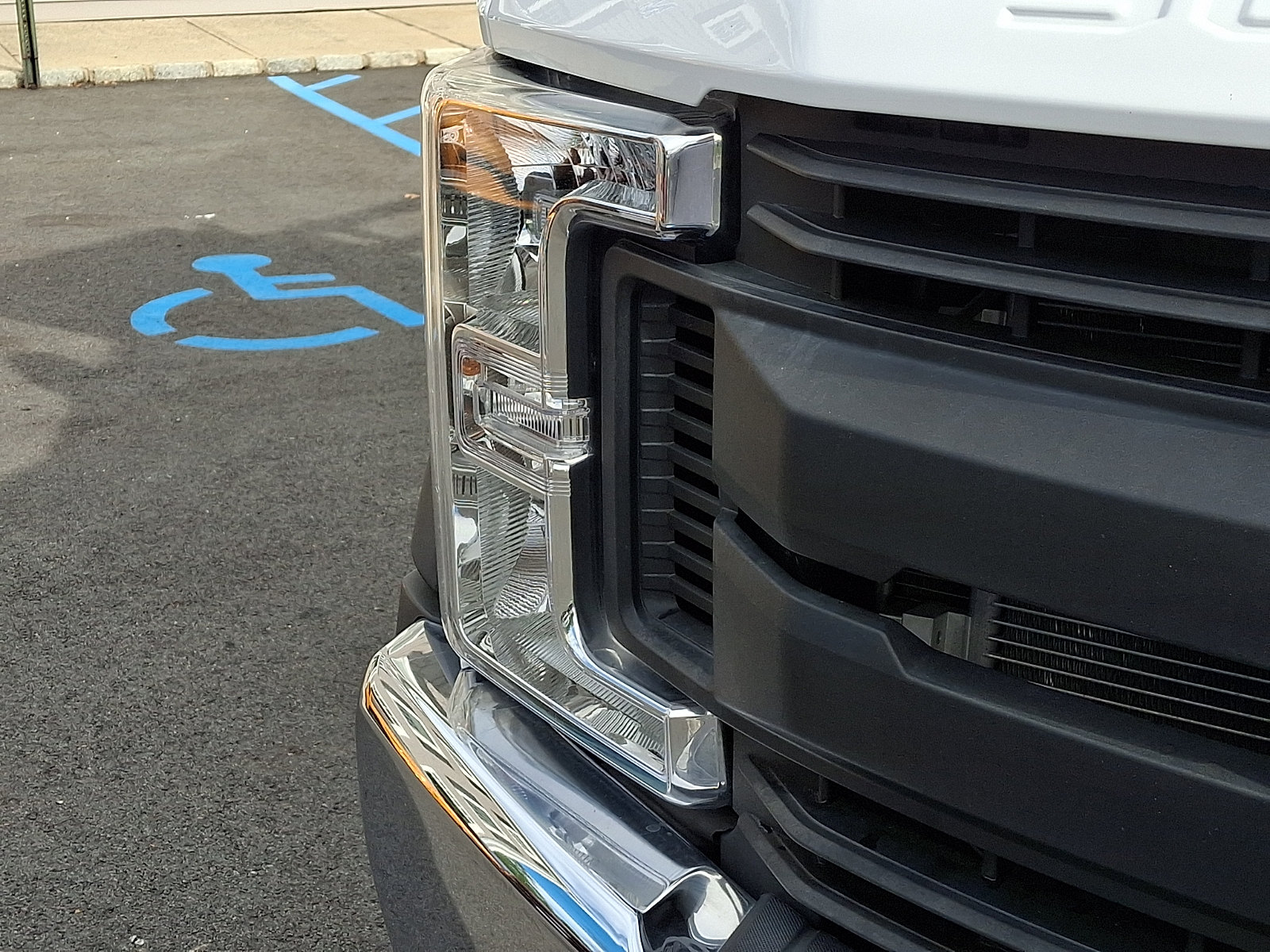 Certified 2017 Ford F550 4x4 Regular Cab Super Duty image 10
