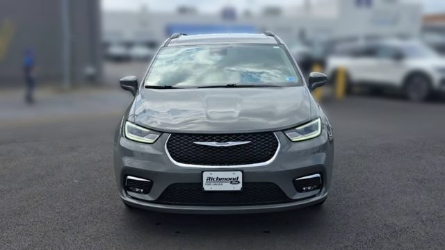 Used 2022 Chrysler Pacifica Touring-L FWD image 4