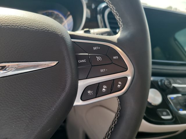 Used 2024 Chrysler Pacifica Limited FWD image 14