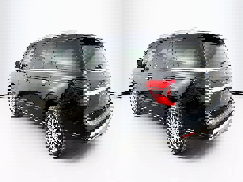 Certified 2023 Ford Expedition Platinum image 4