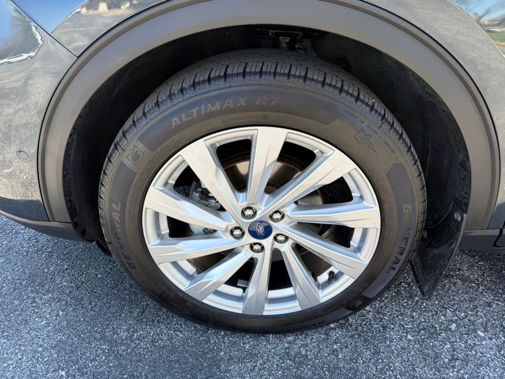 Certified 2022 Ford Escape Titanium w/ Titanium Elite Package image 10