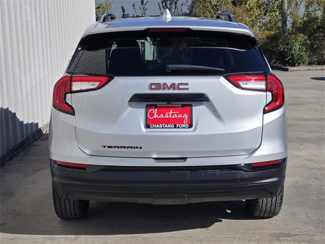 Used 2022 GMC Terrain SLE w/ Elevation Edition image 2