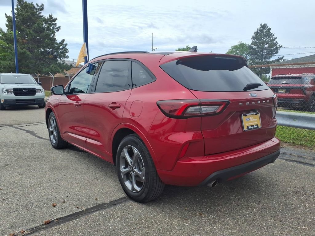 Certified 2024 Ford Escape ST-Line w/ Tech Pack #1 FWD image 9