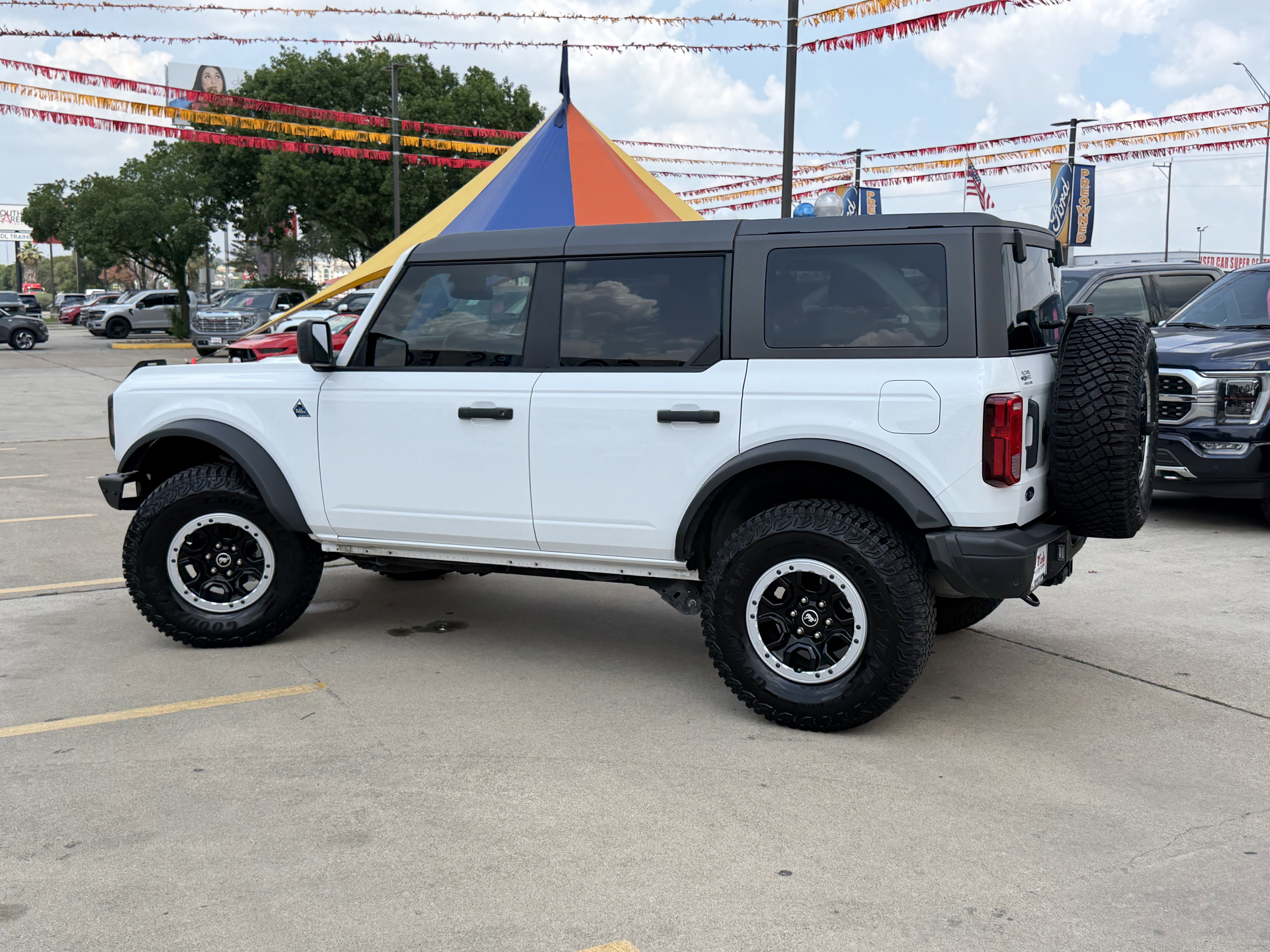 Certified 2024 Ford Bronco Black Diamond w/ Sasquatch Package AWD/4WD image 8