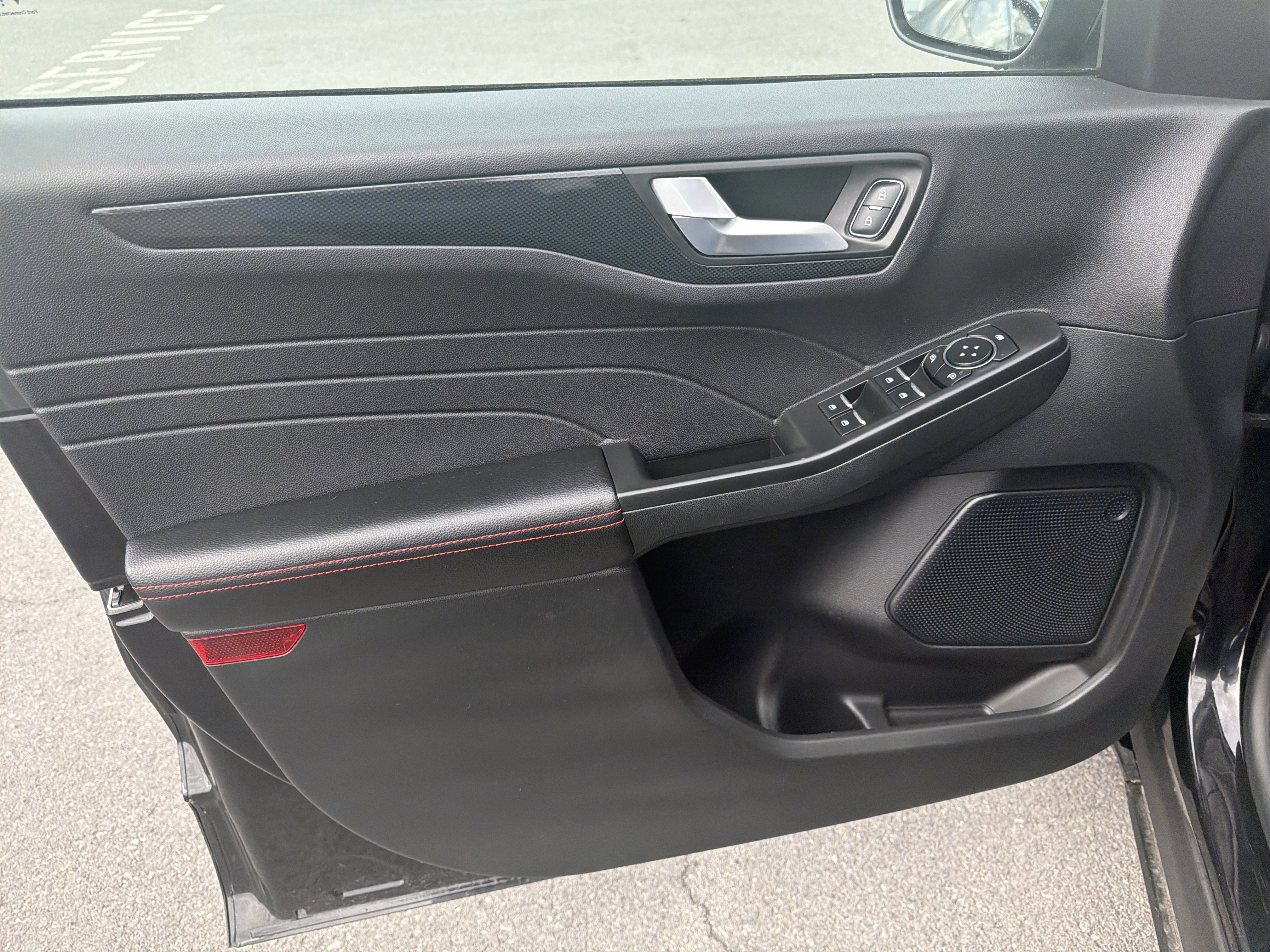 Certified 2025 Ford Escape ST-Line Select AWD/4WD image 15