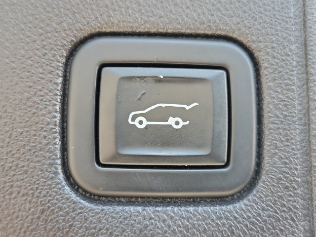 Used 2020 GMC Terrain Denali w/ Denali Premium Package FWD image 11