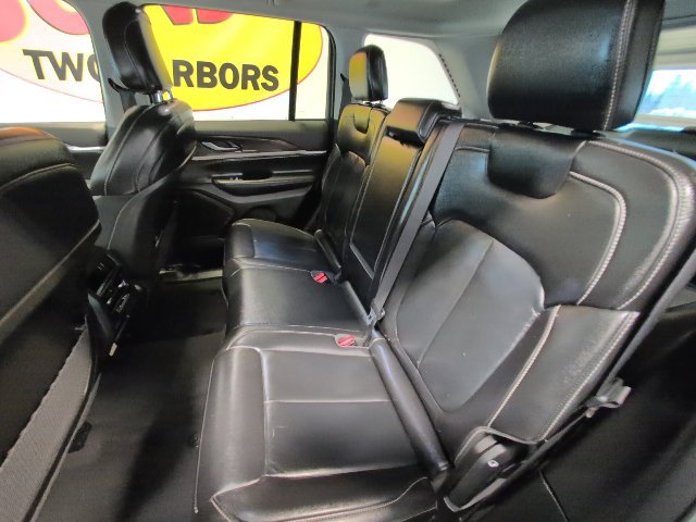 Used 2023 Jeep Grand Cherokee Limited AWD/4WD image 30