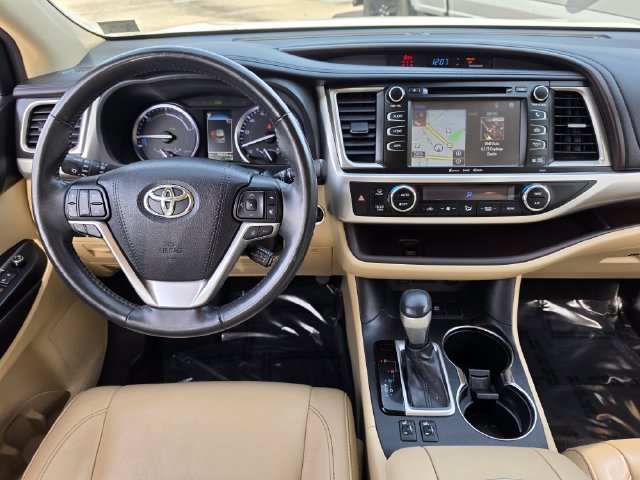 Used 2018 Toyota Highlander XLE AWD/4WD image 12
