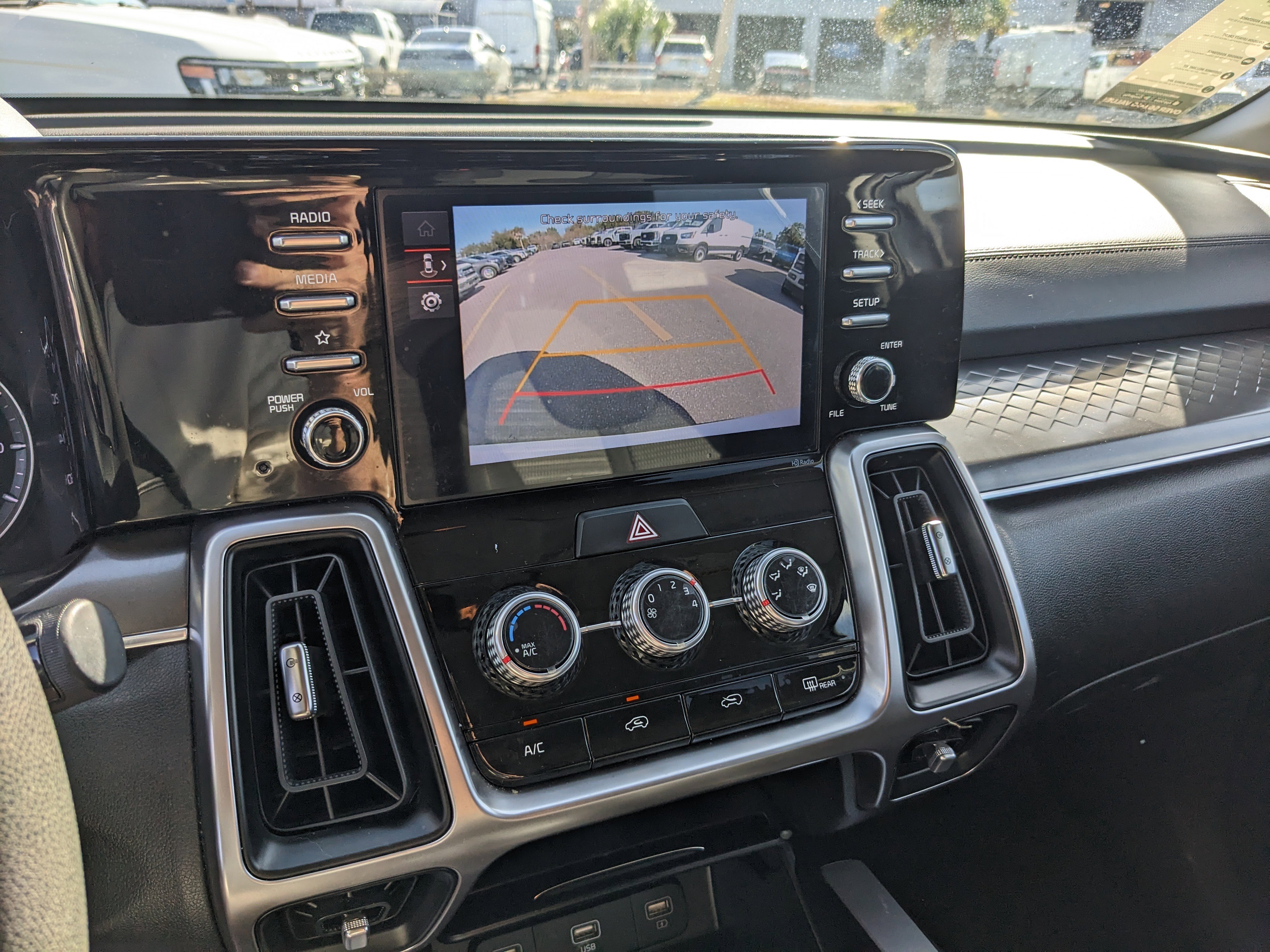 Used 2023 Kia Sorento LX image 23