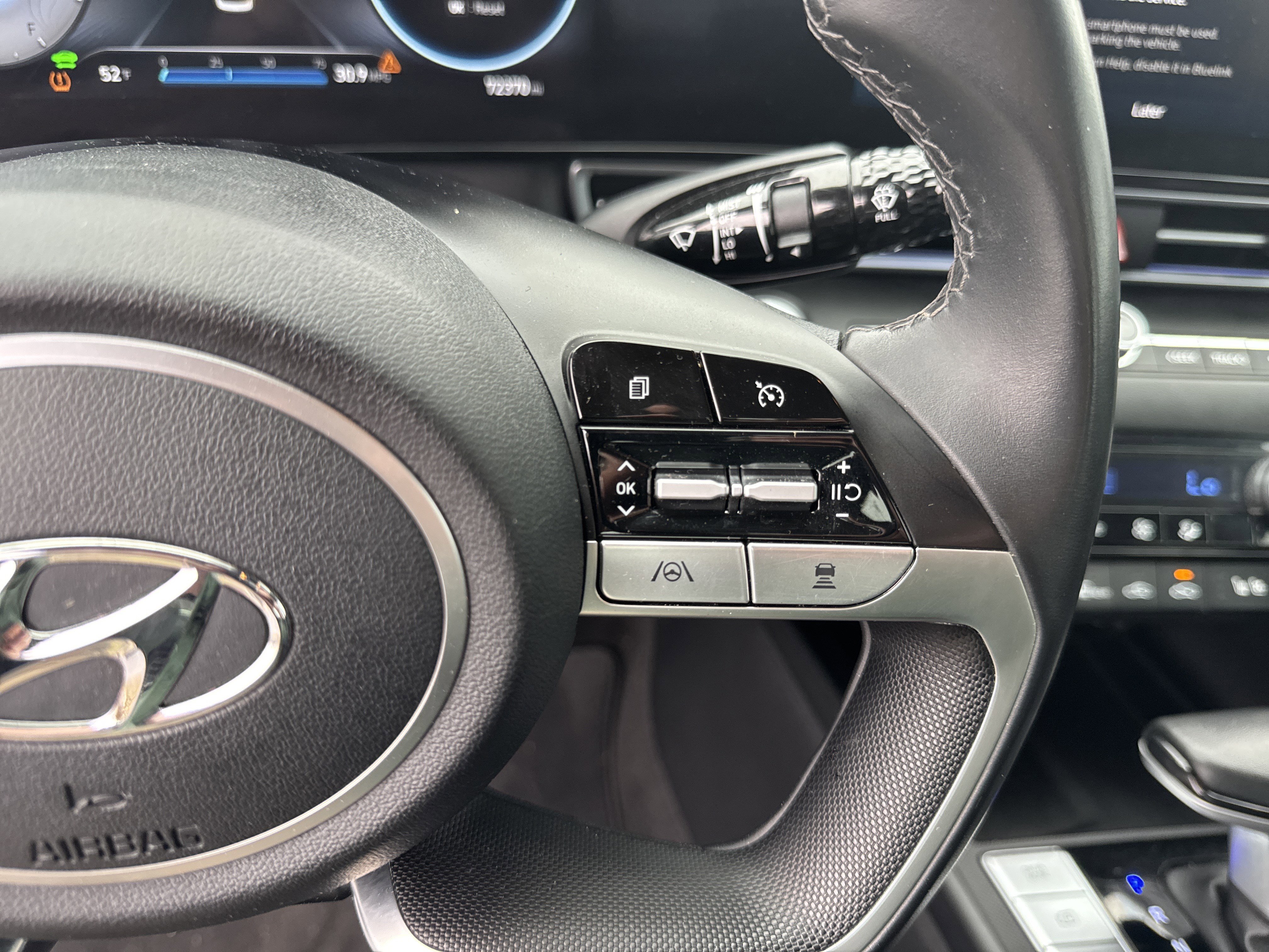 Used 2023 Hyundai Elantra Limited w/ Cargo Package image 24