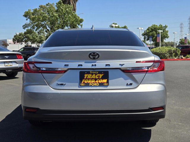 Used 2025 Toyota Camry LE FWD image 5