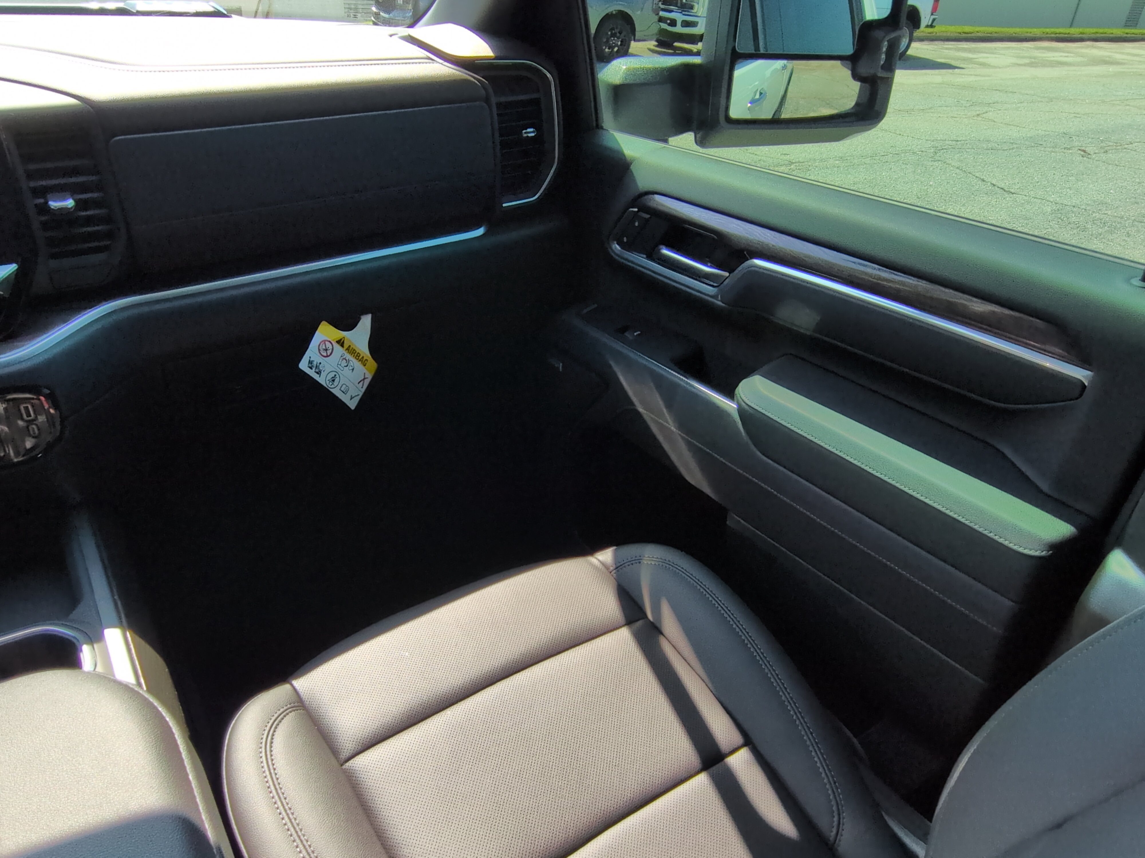 Used 2025 Chevrolet Silverado 2500 LTZ w/ LTZ Premium Package AWD/4WD image 15
