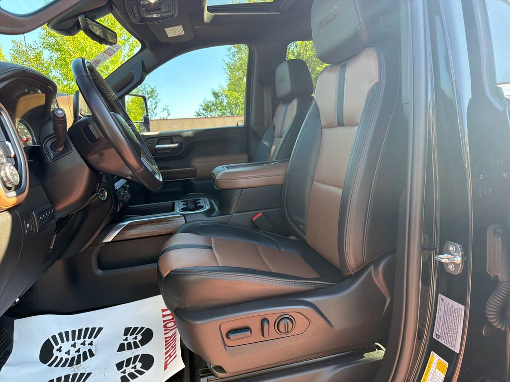 Used 2022 Chevrolet Silverado 2500 High Country w/ Technology Package AWD/4WD image 13