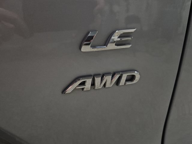 Used 2022 Toyota Corolla Cross LE AWD/4WD image 39