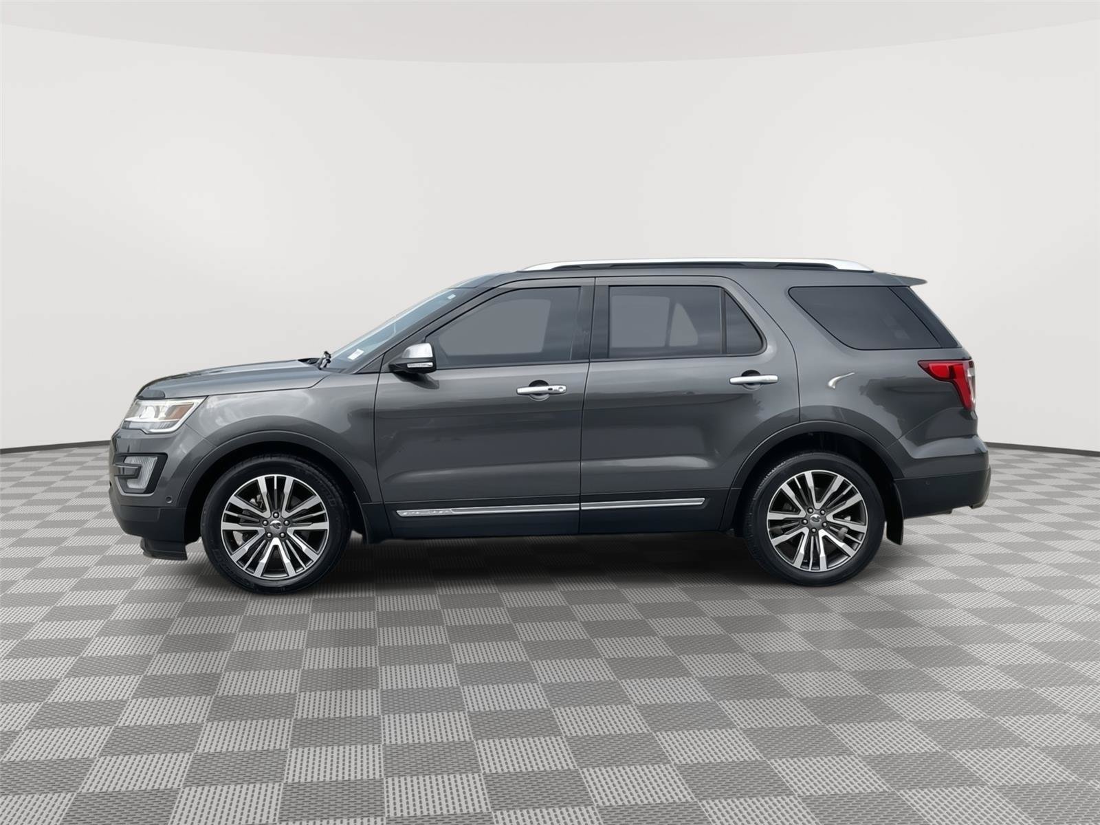 Certified 2017 Ford Explorer Platinum AWD/4WD image 2