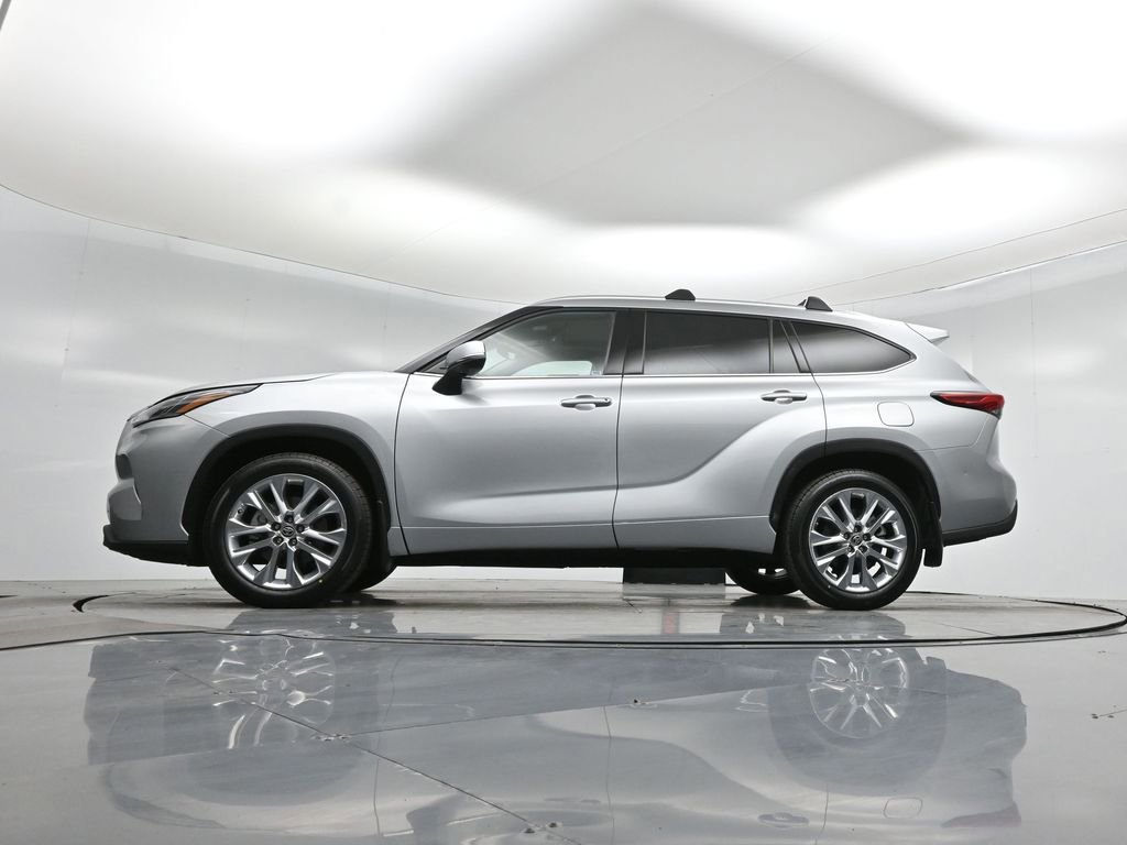 Used 2022 Toyota Highlander Limited image 23