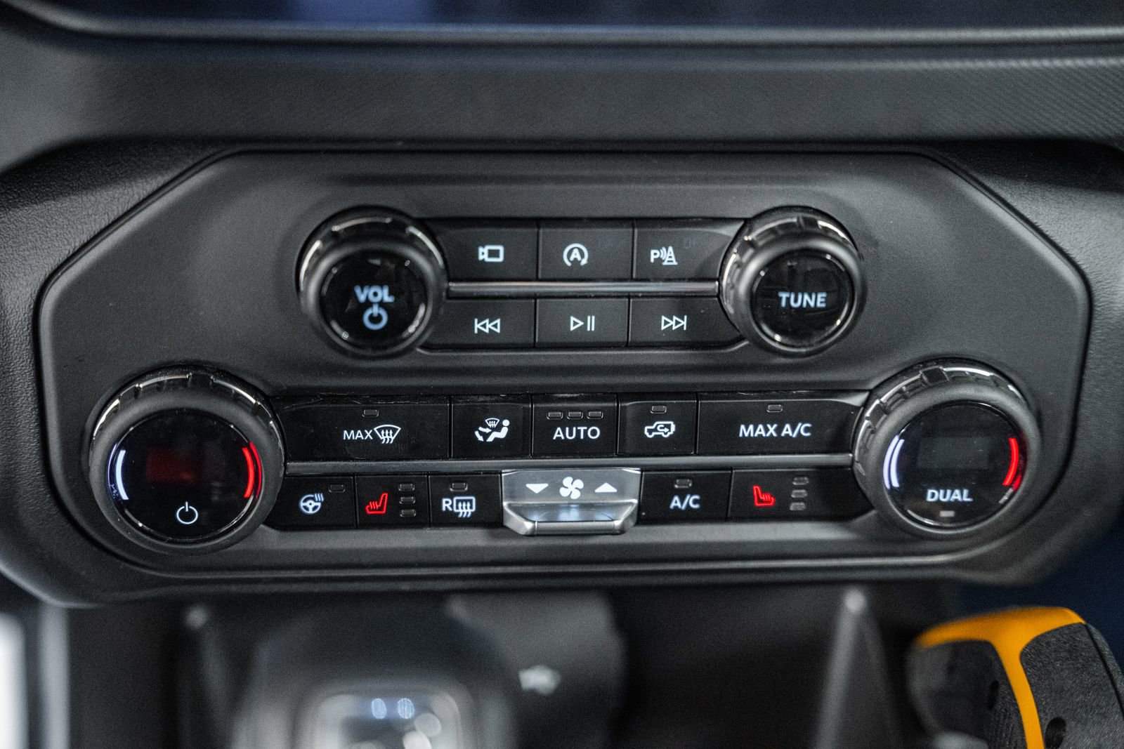 Certified 2024 Ford Bronco Badlands w/ Sasquatch Package image 31