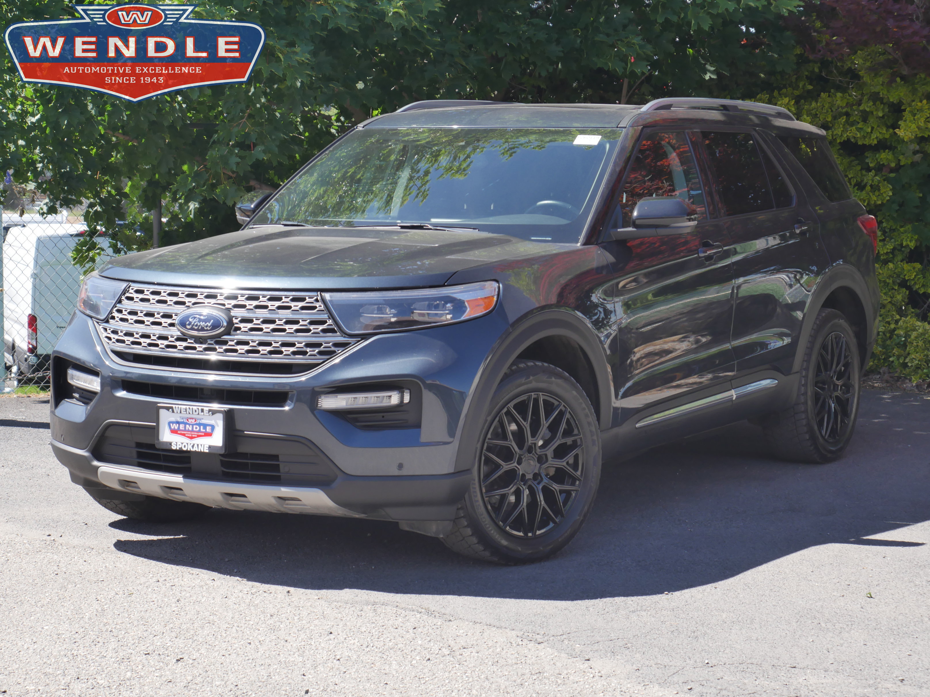 Certified 2022 Ford Explorer Limited AWD/4WD image 1
