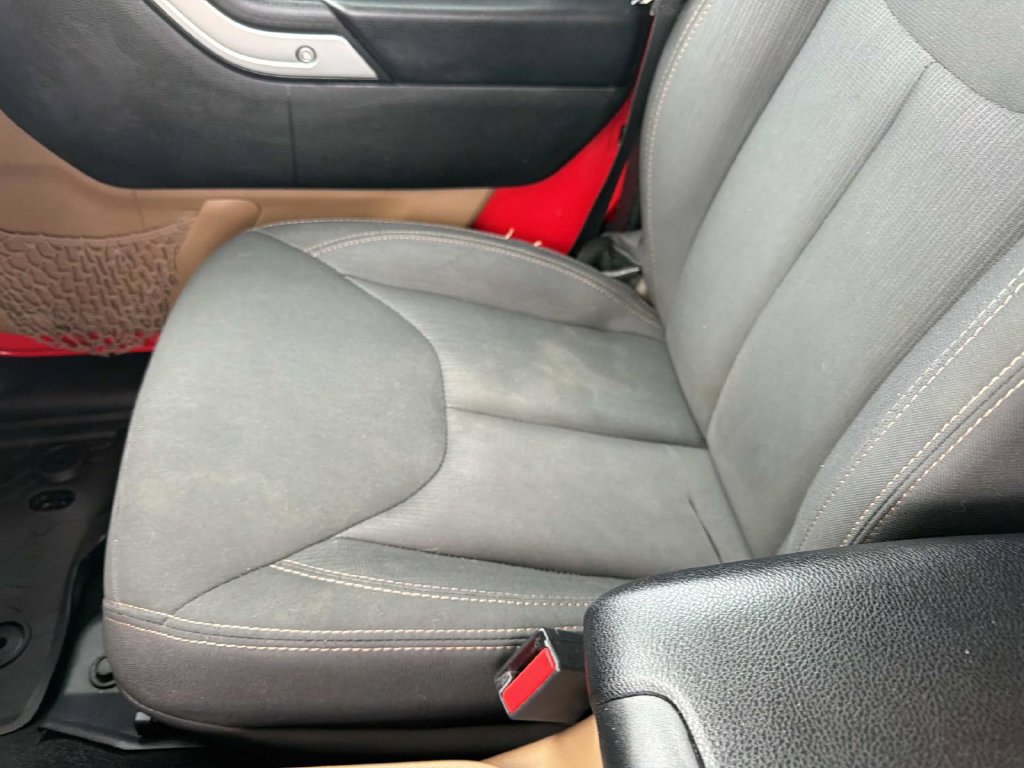 Used 2018 Jeep Wrangler Unlimited Sahara AWD/4WD image 17