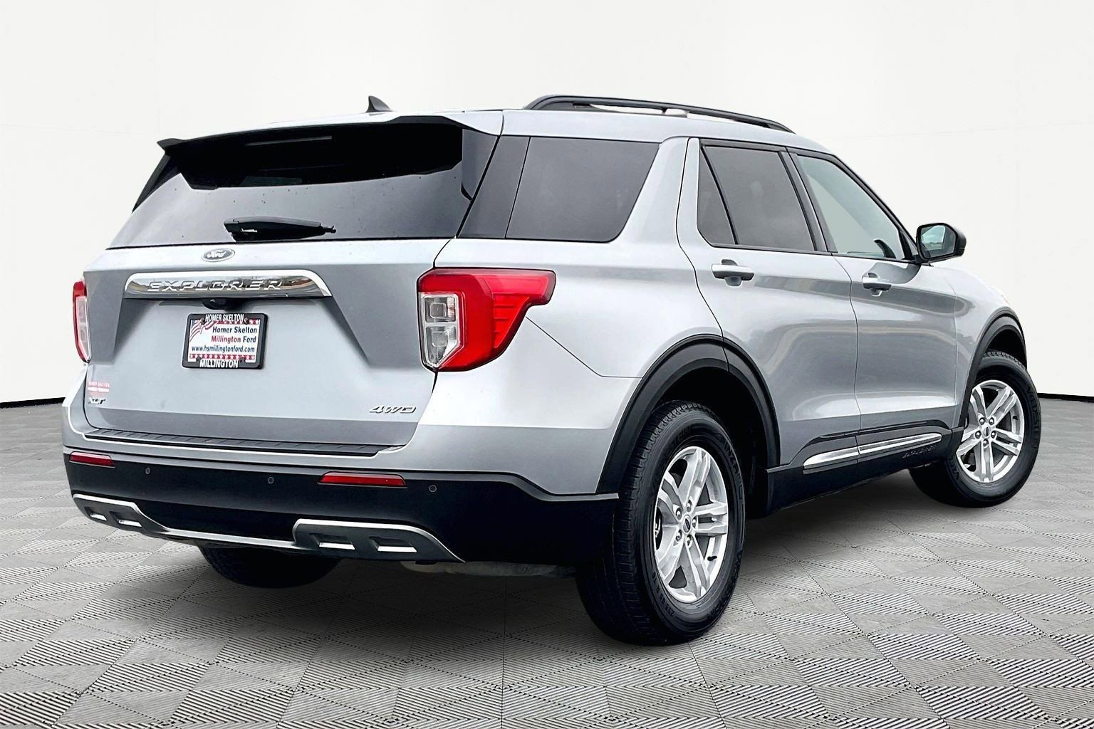 Certified 2024 Ford Explorer XLT w/ Equipment Group 202A image 4