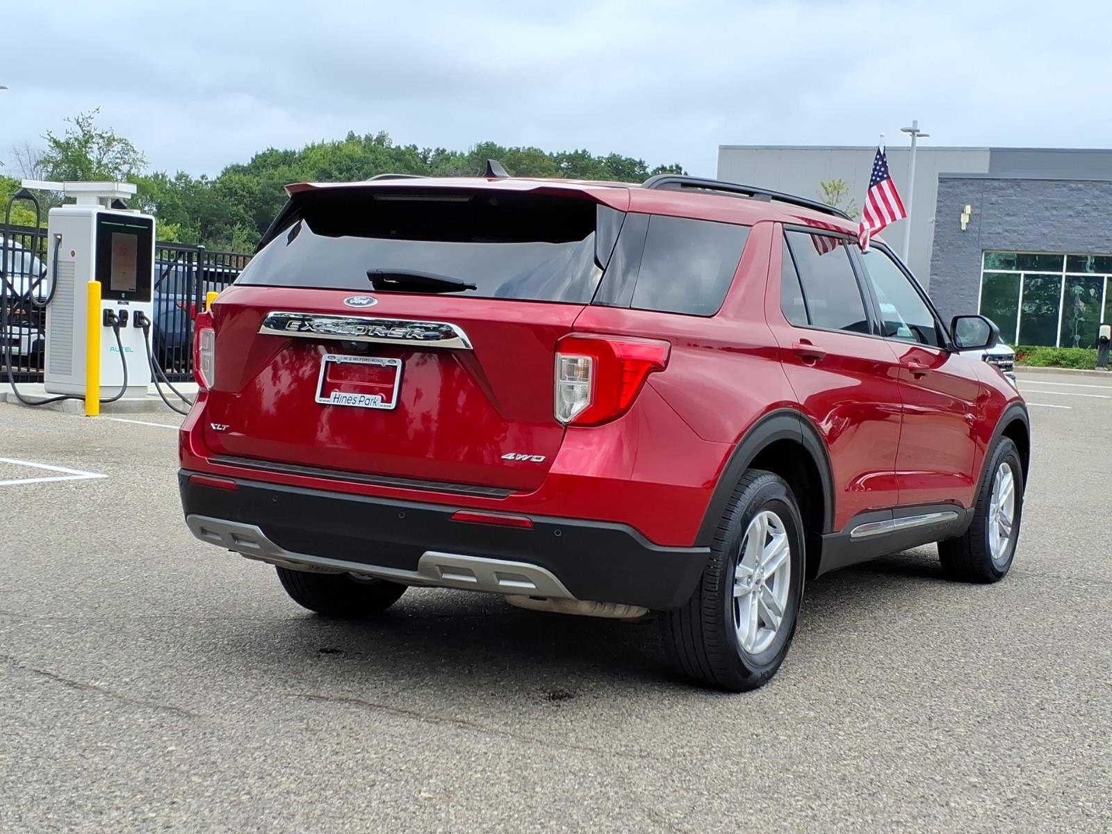 Certified 2024 Ford Explorer XLT w/ Equipment Group 202A AWD/4WD image 7