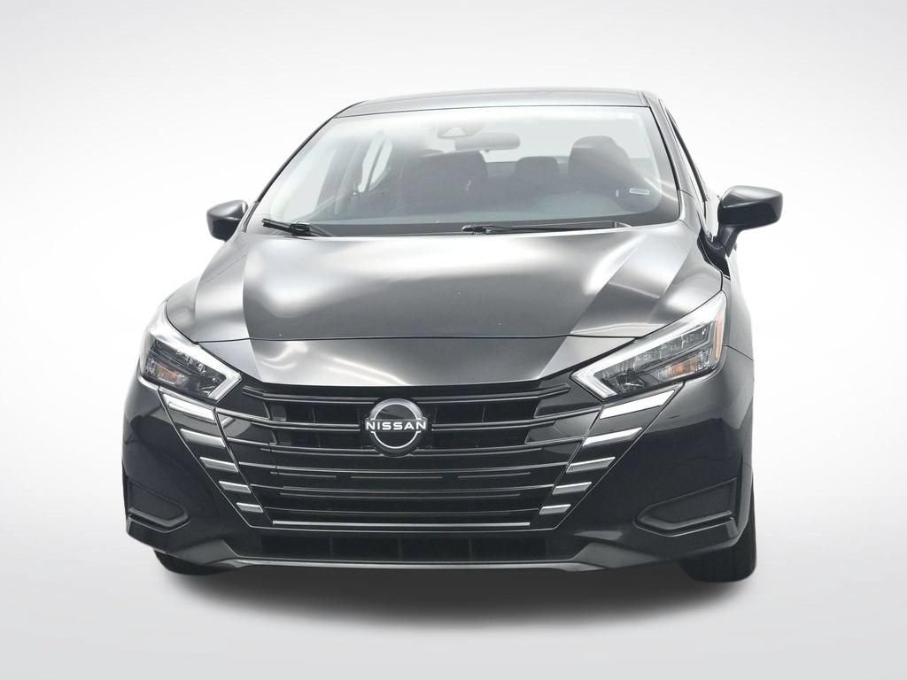 Used 2025 Nissan Versa SV FWD image 2
