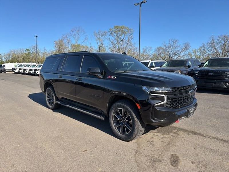 Used 2024 Chevrolet Suburban Z71 w/ Luxury Package image 4