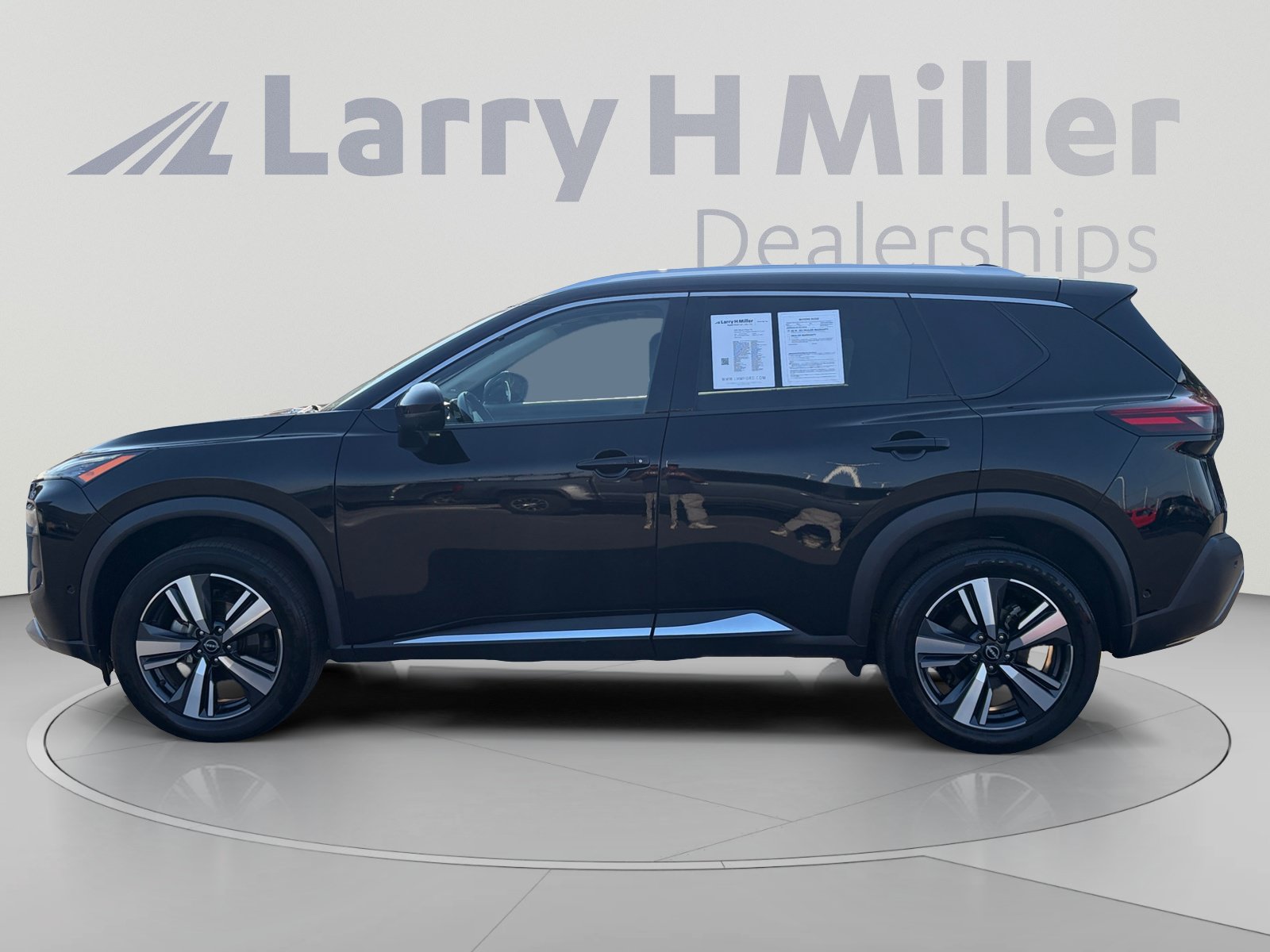 Used 2023 Nissan Rogue SL w/ SL Premium Package AWD/4WD image 2