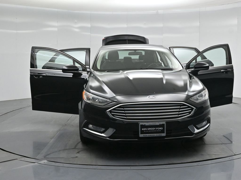 Certified 2017 Ford Fusion SE w/ Equipment Group 201A FWD image 28