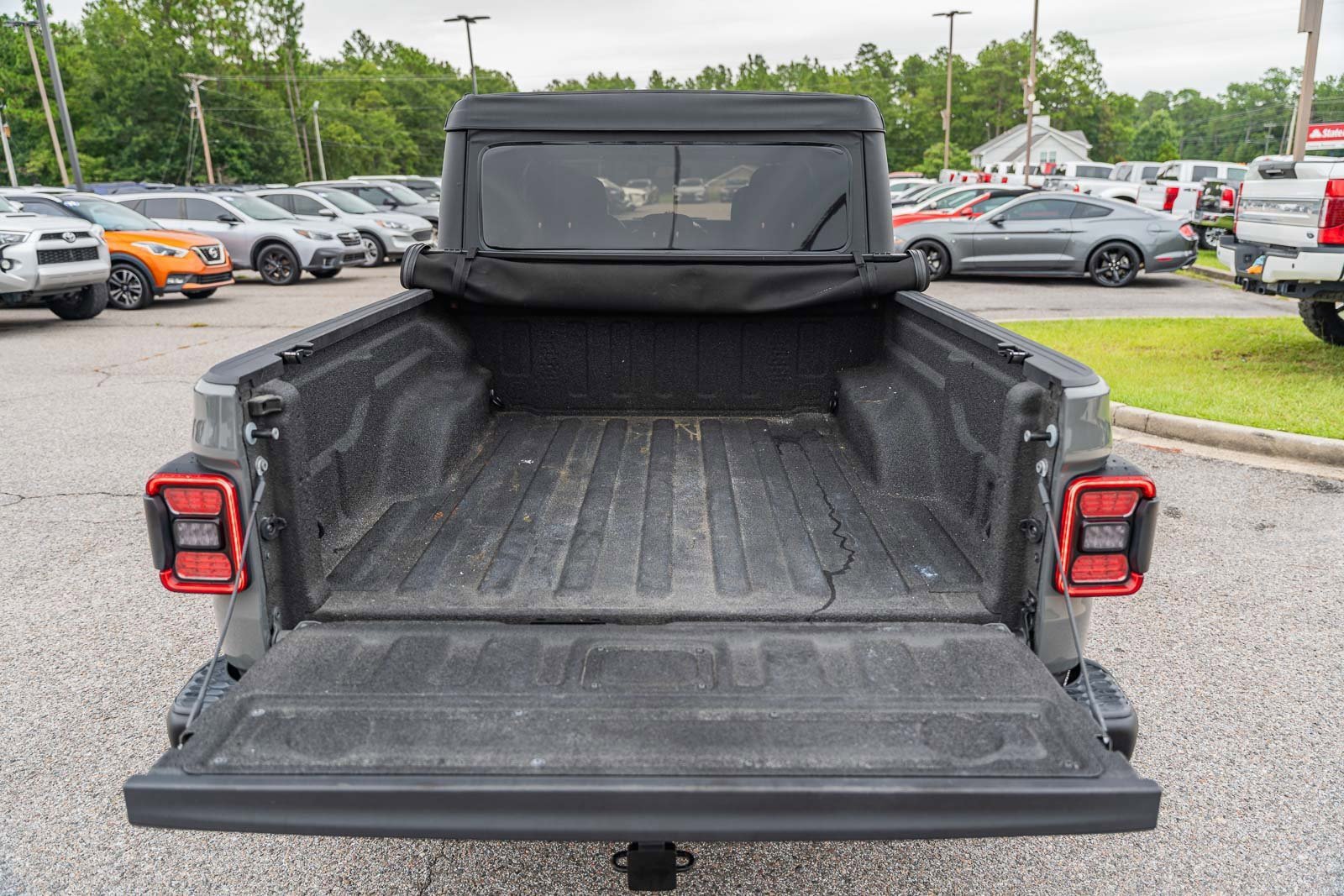 Used 2021 Jeep Gladiator Rubicon w/ Safety Group image 18