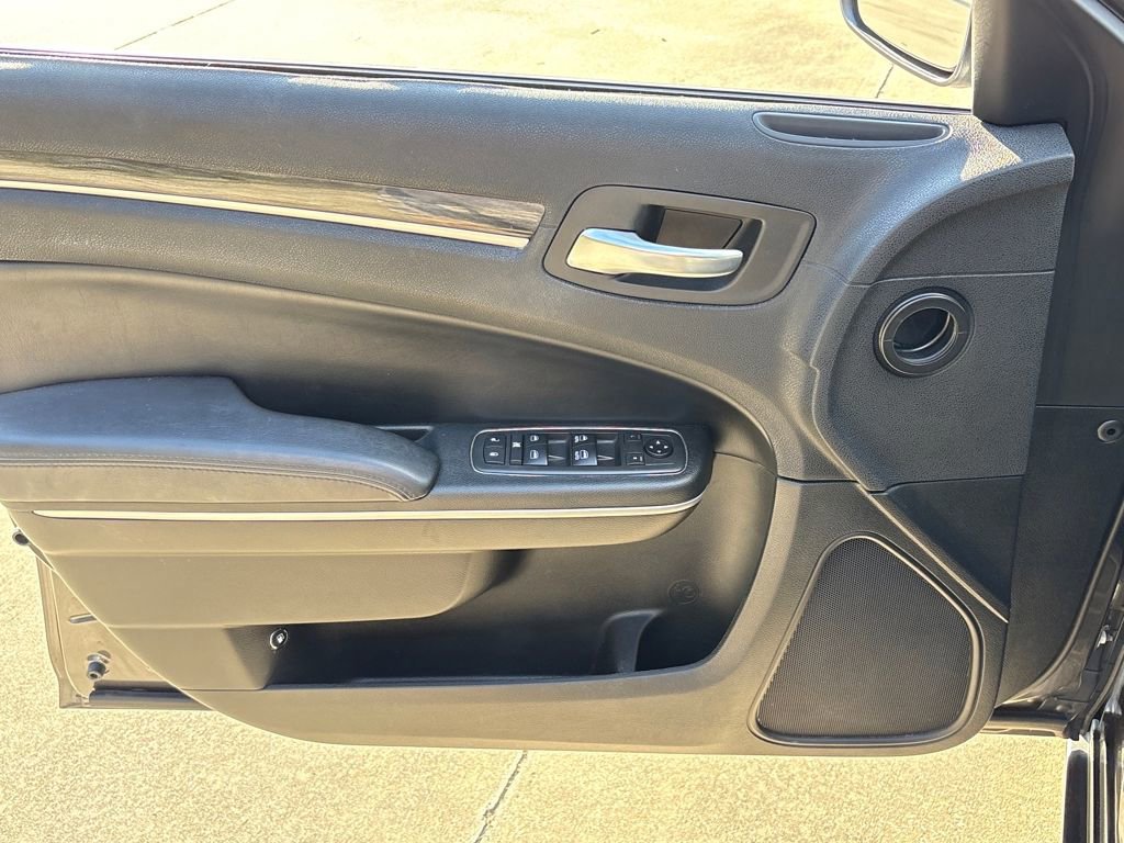 Used 2019 Chrysler 300 Touring L w/ Quick Order Package 22F image 15