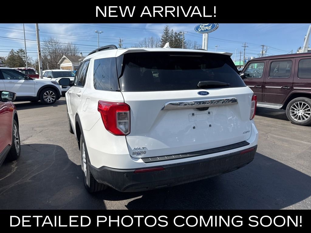 Certified 2023 Ford Explorer XLT image 3
