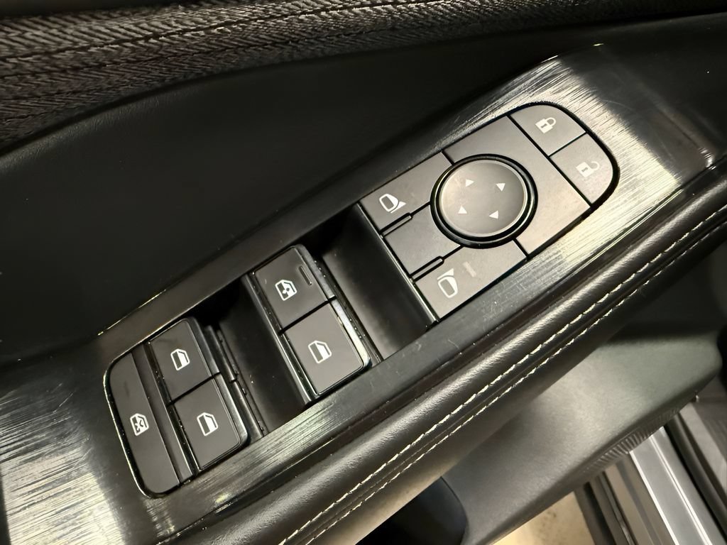 Used 2023 Nissan Rogue SV AWD/4WD image 19